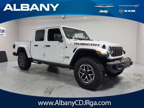Used 2025 Jeep Gladiator Rubicon w/ Convenience Group AWD/4WD image 1