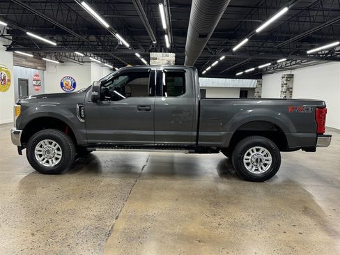 Used 2017 Ford F250 XLT w/ XLT Value Package AWD/4WD image 4