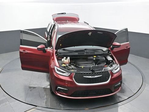Used 2023 Chrysler Pacifica Touring-L AWD/4WD image 66