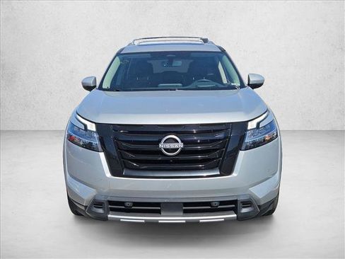 Used 2023 Nissan Pathfinder Platinum w/ Black Appearance Package FWD image 2