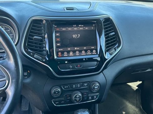 Used 2019 Jeep Cherokee Limited image 13