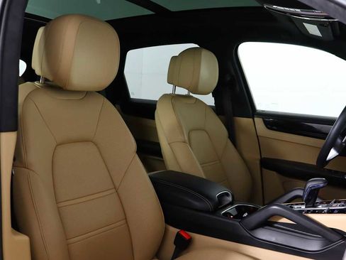 Used 2023 Porsche Cayenne GTS image 7