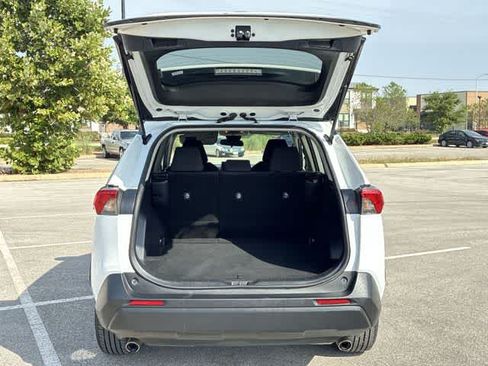 Used 2021 Toyota RAV4 LE FWD image 34