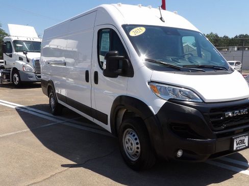 Used 2025 RAM ProMaster 3500 w/ Convenience Group FWD image 2