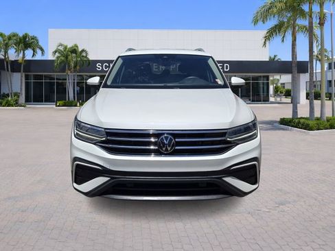 Used 2023 Volkswagen Tiguan SE FWD image 2