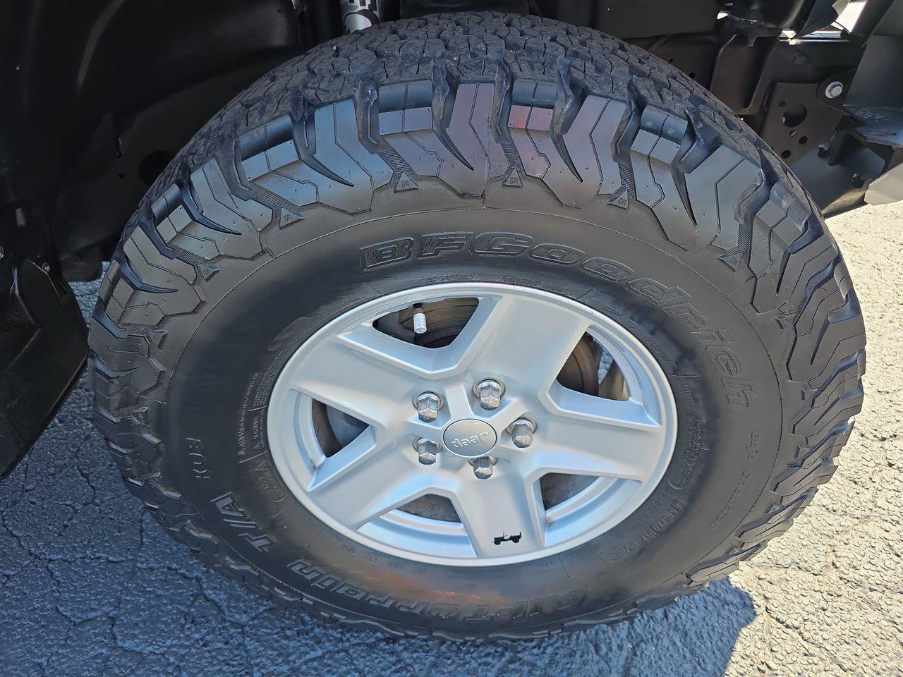 Used 2020 Jeep Gladiator Sport w/ Quick Order Package 24S AWD/4WD image 16
