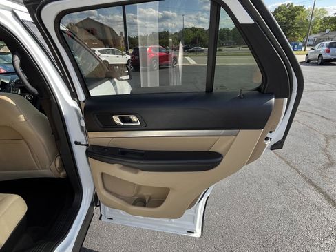 Used 2016 Ford Explorer FWD image 14