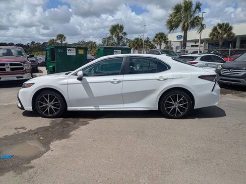 Used 2024 Toyota Camry SE image 6