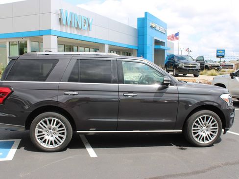 Used 2024 Ford Expedition Limited AWD/4WD image 9