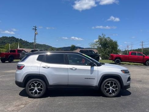 Used 2024 Jeep Compass Limited AWD/4WD image 6