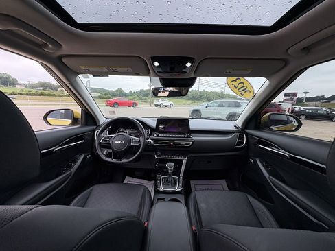 Used 2023 Kia Seltos SX w/ SX Sunroof Package image 27
