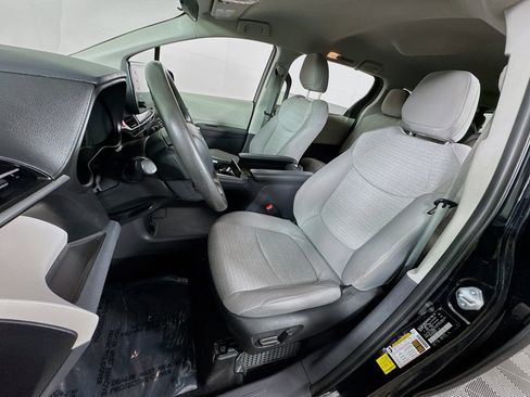 Used 2022 Toyota Sienna LE AWD/4WD image 11