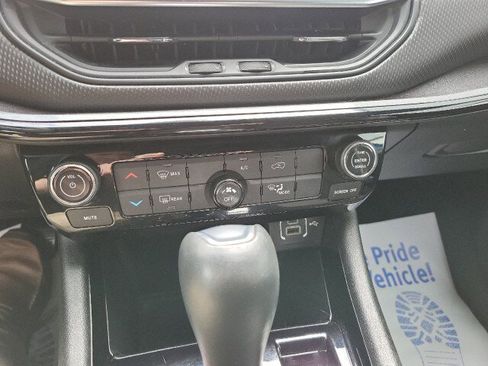 Used 2022 Jeep Compass Latitude w/ Sun and Sound Group AWD/4WD image 11