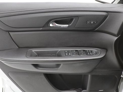 Used 2017 Chevrolet Traverse LT image 14