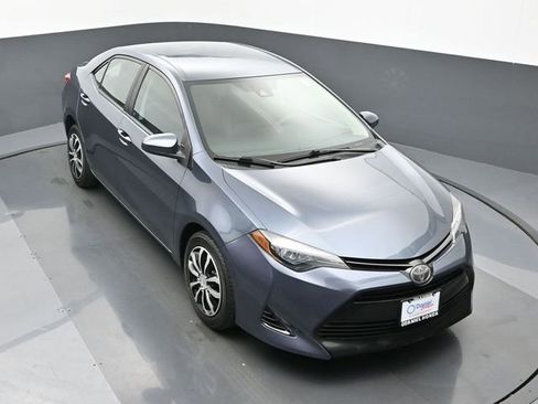 Used 2018 Toyota Corolla LE image 19