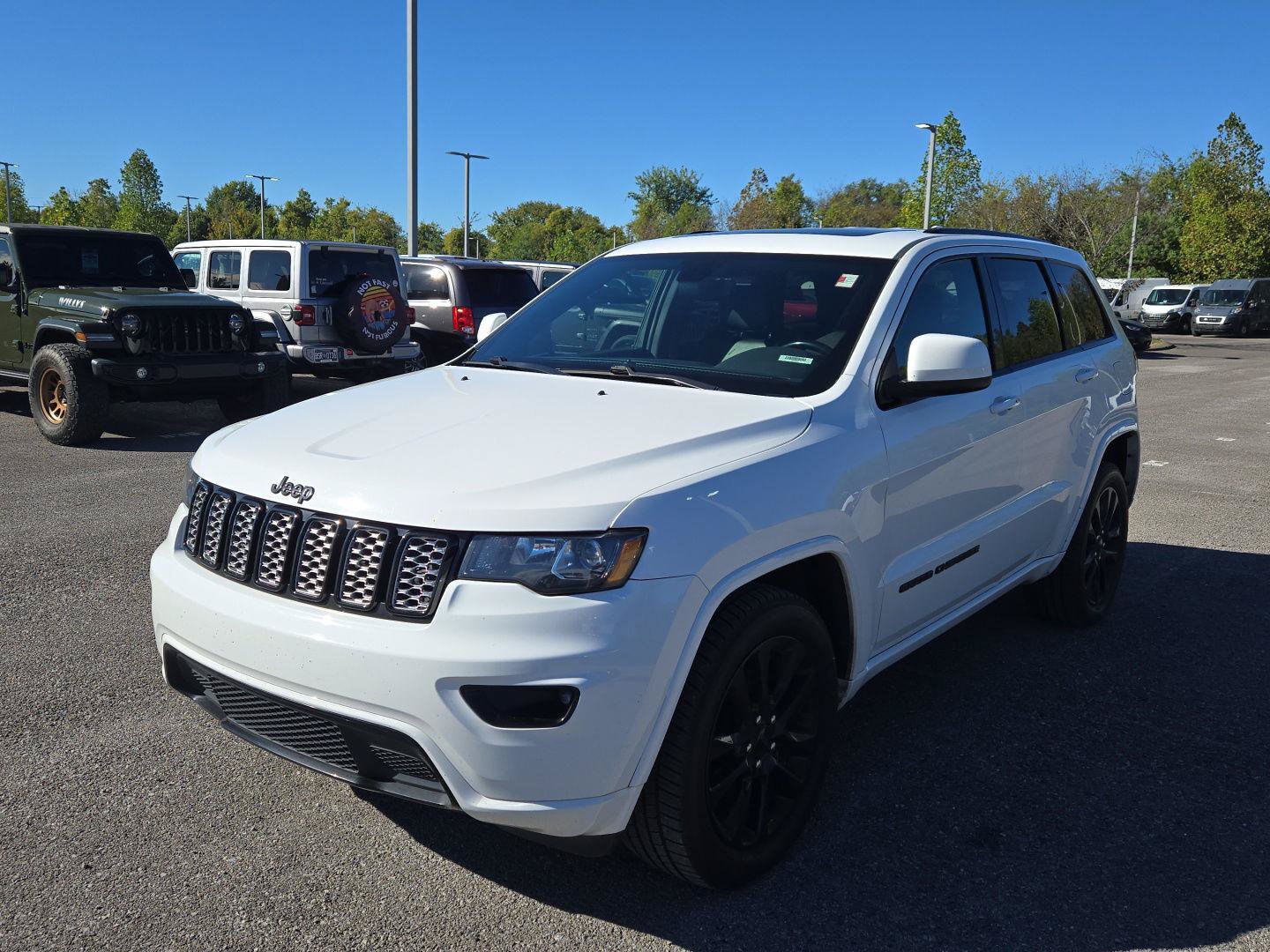 Used 2020 Jeep Grand Cherokee Altitude AWD/4WD image 3
