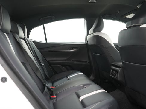 Used 2025 Toyota Camry SE image 13