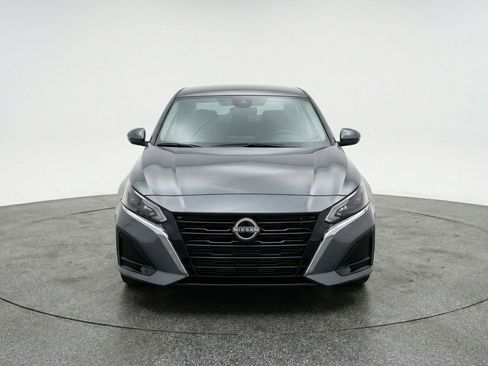 Used 2025 Nissan Altima 2.5 SV image 2