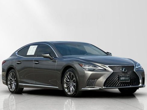 Certified 2022 Lexus LS 500 w/ Accessory Package (Z2) RWD image 8
