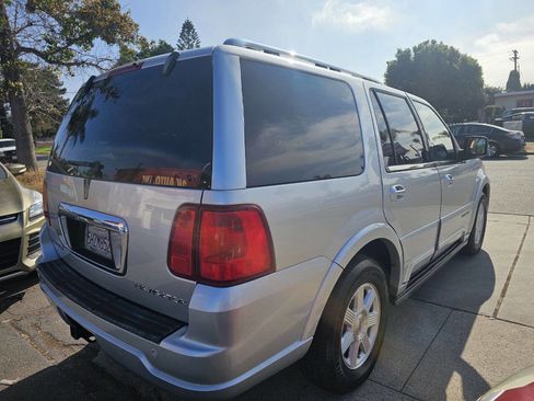 Used 2004 Lincoln Navigator Luxury image 9