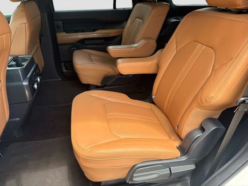 Used 2022 Ford Expedition Platinum AWD/4WD image 14