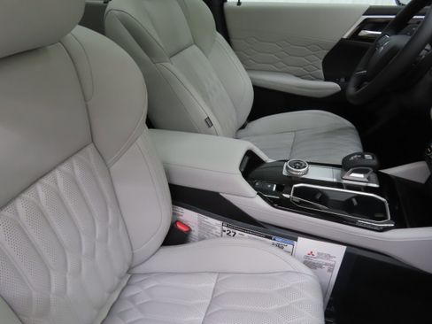 New 2025 Mitsubishi Outlander SEL image 25