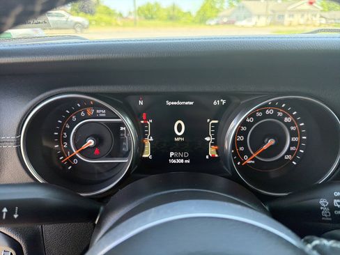 Used 2019 Jeep Wrangler Unlimited Sahara w/ Quick Order Package 24M Moab AWD/4WD image 20