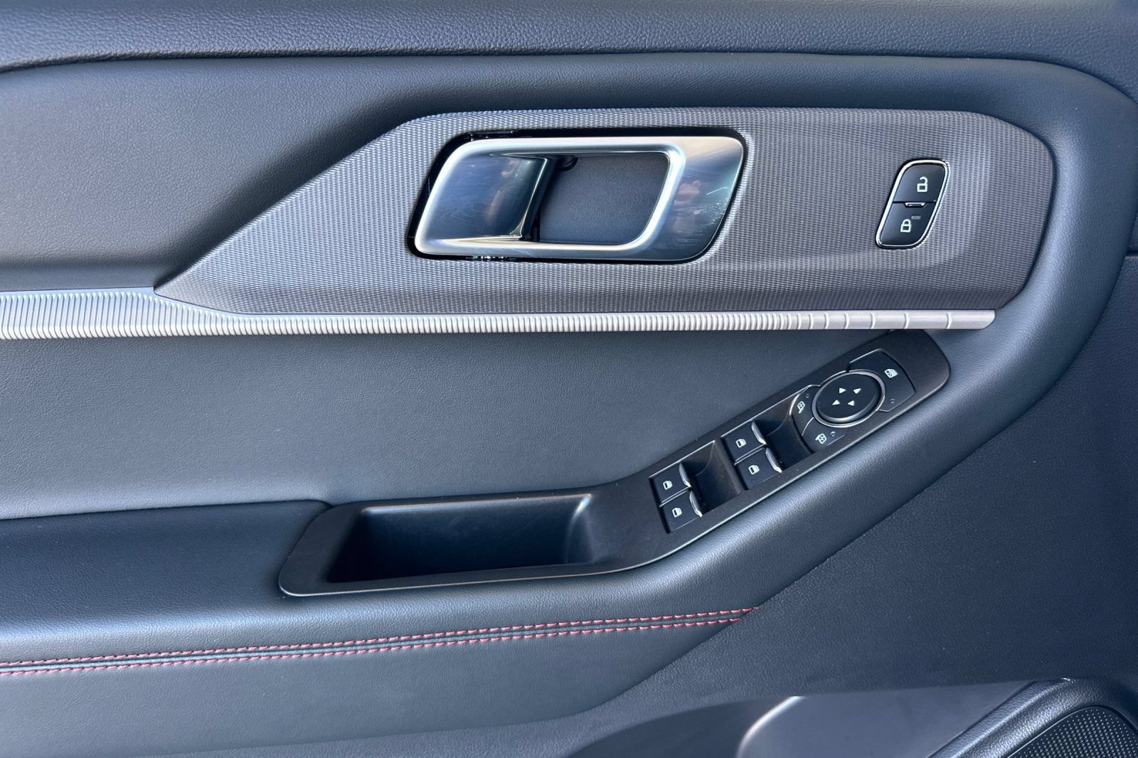 New 2025 Ford Explorer ST-Line RWD image 10