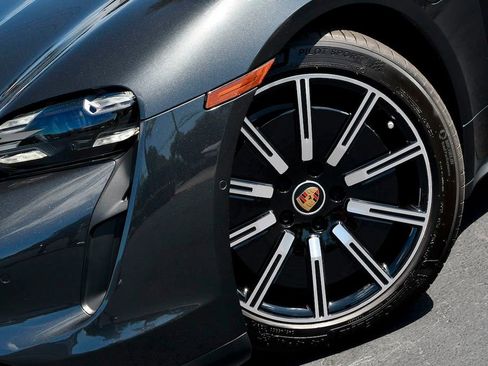 Used 2020 Porsche Taycan 4S image 23