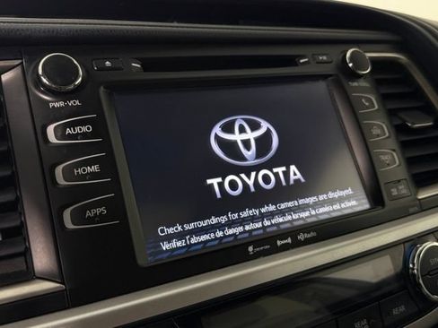 Used 2017 Toyota Highlander XLE FWD image 18