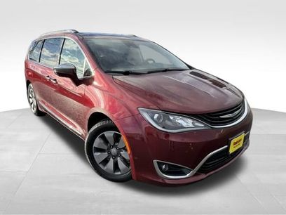 Used 2019 Chrysler Pacifica Limited w/ Advanced Safetytec Group