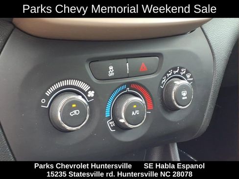 Used 2017 Jeep Cherokee Sport FWD image 5