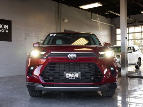 Certified 2024 Toyota Grand Highlander Platinum AWD/4WD image 3