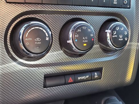 Used 2014 Dodge Challenger R/T RWD image 19