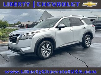 Used 2025 Nissan Pathfinder SL FWD video 1