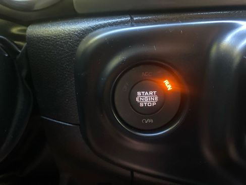 Used 2022 Jeep Wrangler Unlimited Sahara AWD/4WD image 19