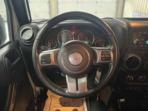 Used 2018 Jeep Wrangler Altitude image 19