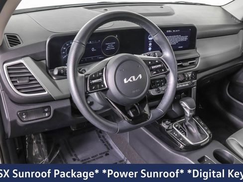 Used 2025 Kia Seltos SX w/ SX Sunroof Package image 5