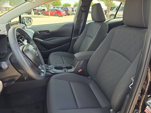 Used 2025 Toyota Corolla LE FWD image 12