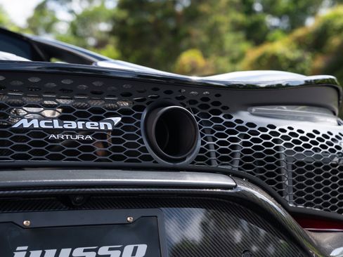 Used 2023 McLaren Artura RWD image 22