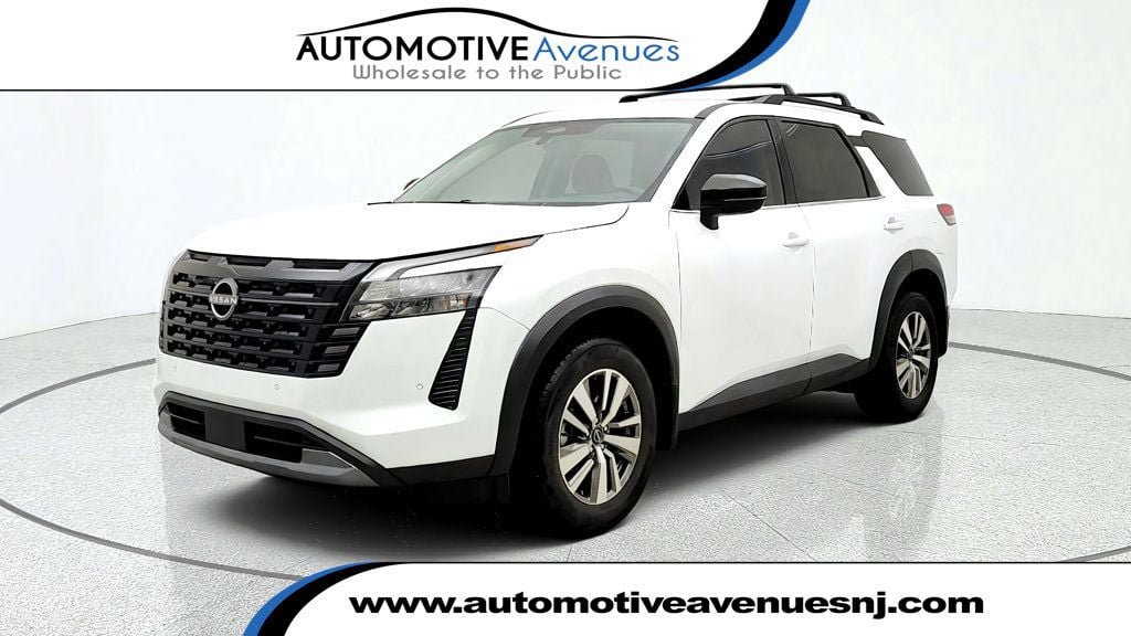 Used 2026 Nissan Pathfinder SL AWD/4WD image 1