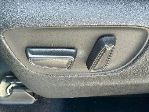 Used 2023 Toyota Highlander LE image 27