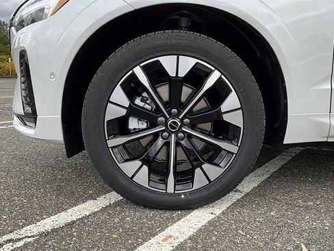 New 2026 Volvo XC60 B5 Plus w/ Protection Package Premier AWD/4WD image 13