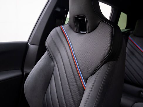 New 2026 BMW iX xDrive60 w/ M Sport Package image 30