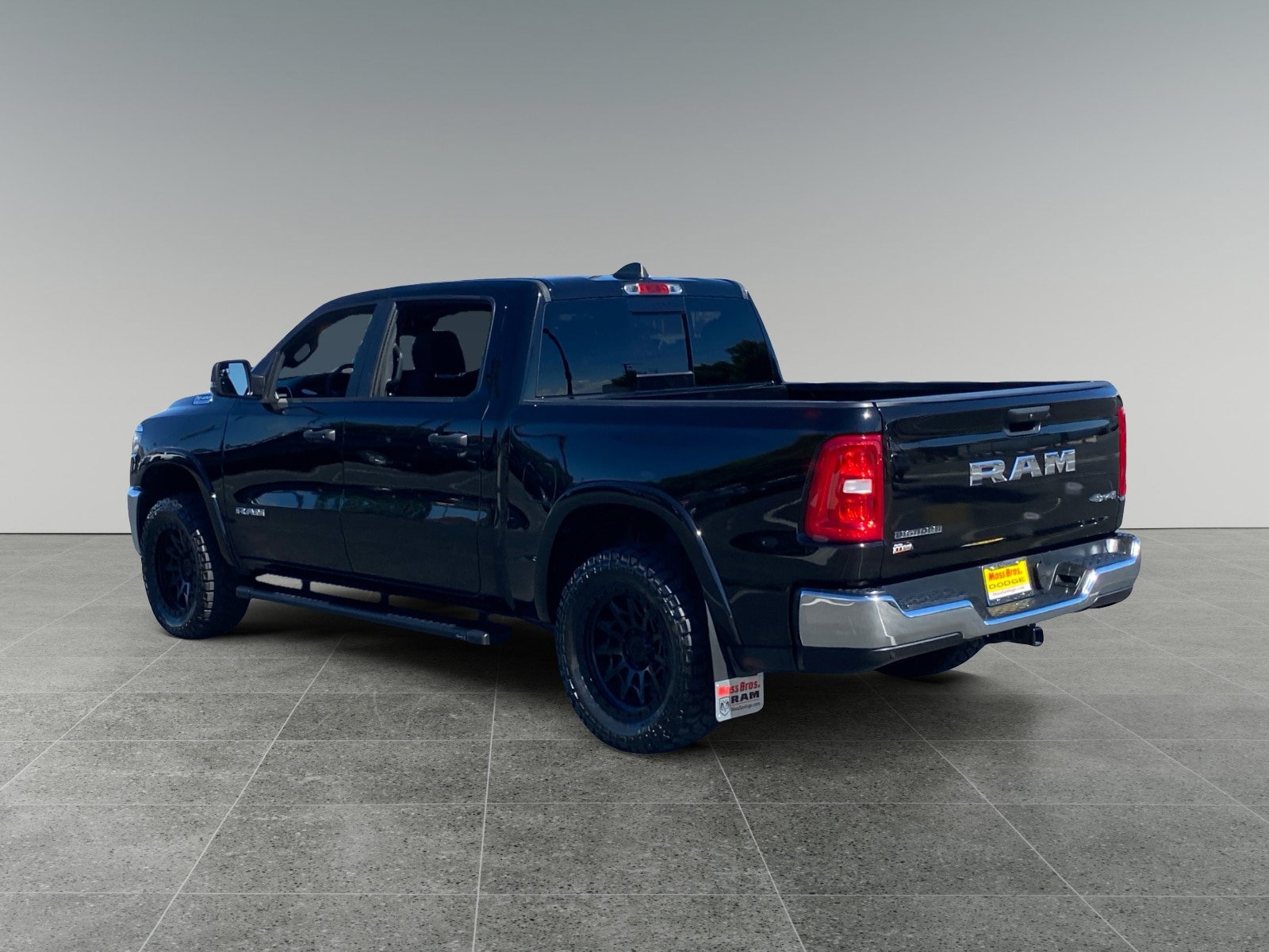 Used 2025 RAM 1500 Big Horn AWD/4WD image 3