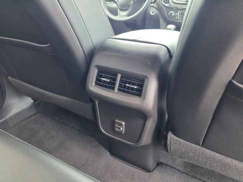 Used 2023 Chevrolet Equinox RS AWD/4WD image 16