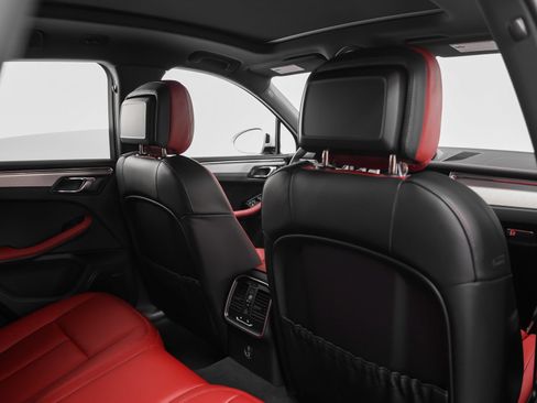 Certified 2026 Porsche Macan Turbo AWD/4WD image 28