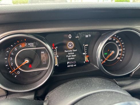 Used 2018 Jeep Wrangler Unlimited Sahara AWD/4WD image 7