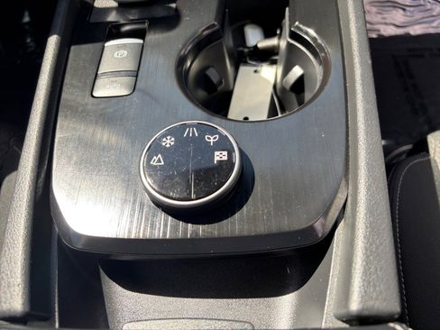 Used 2025 Nissan Rogue SV AWD/4WD image 21