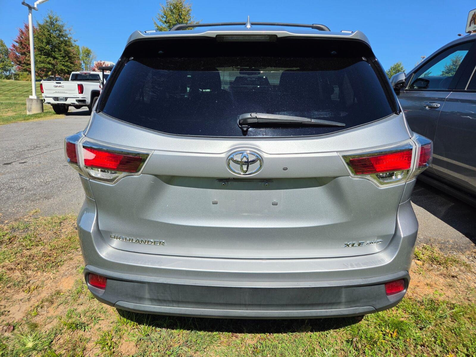 Used 2016 Toyota Highlander XLE AWD/4WD image 6